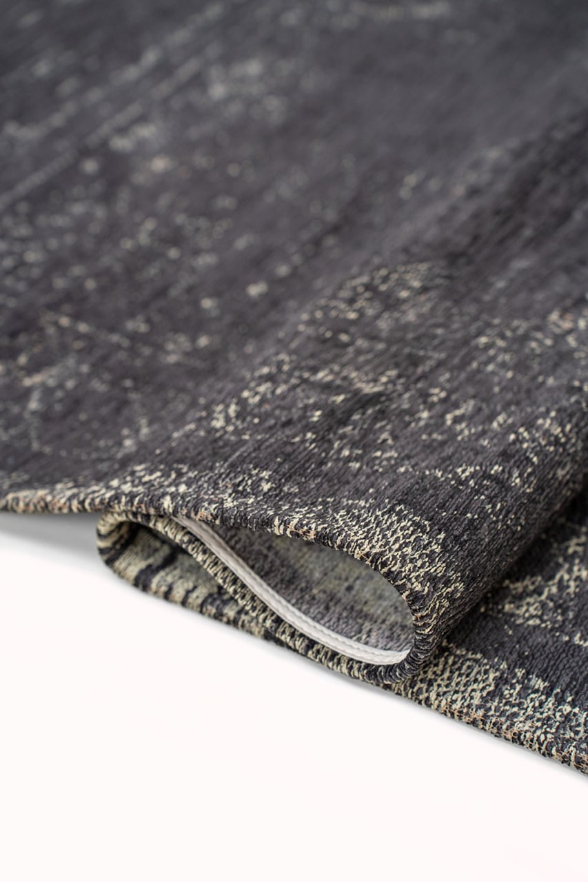 Mineral Black 8263 - Medallion Collection