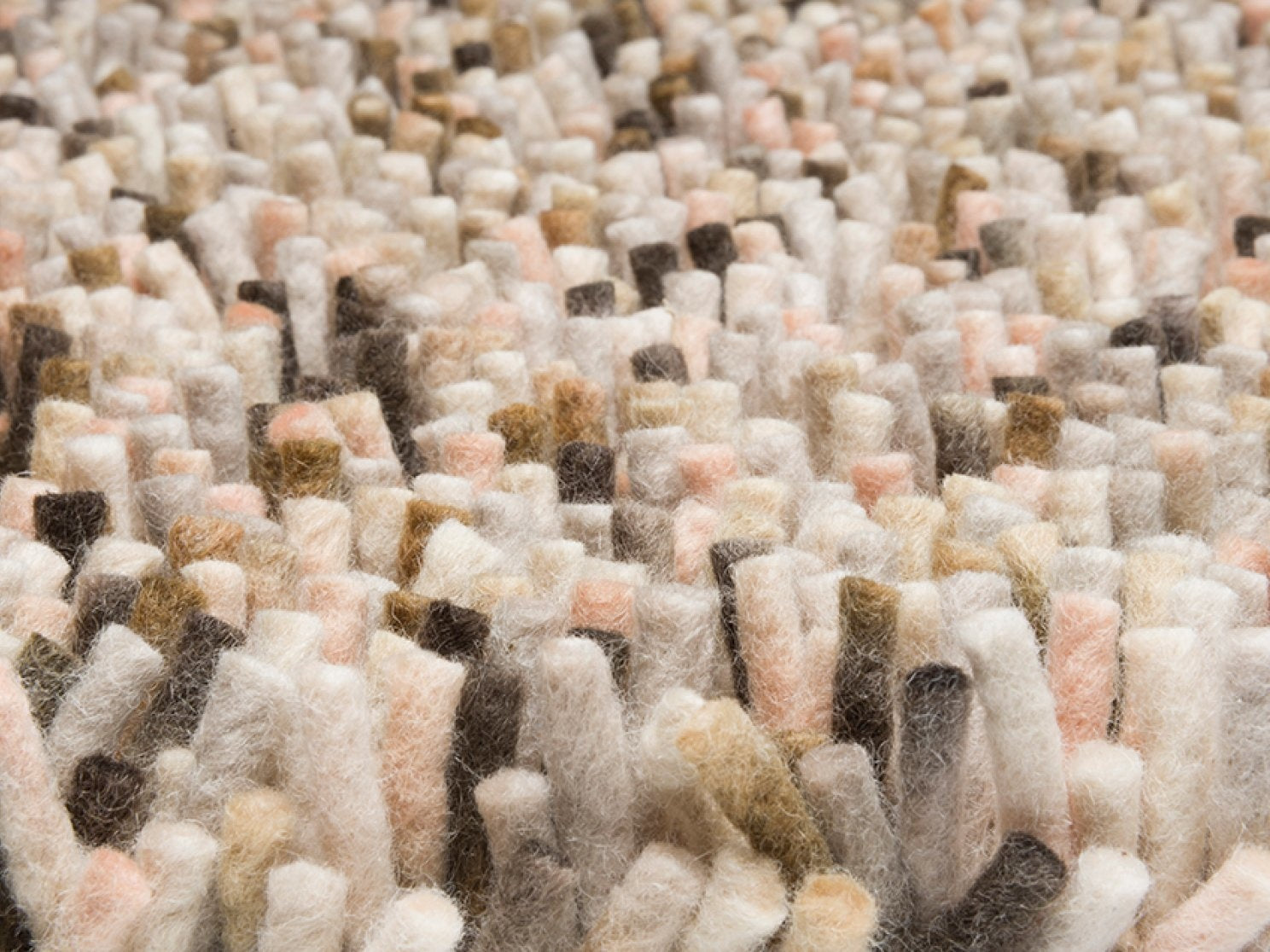 e880c11f37c84b9a4781aae4538f74cbd482139b-bc-rocks-savanna-sand-070531-side-liggend