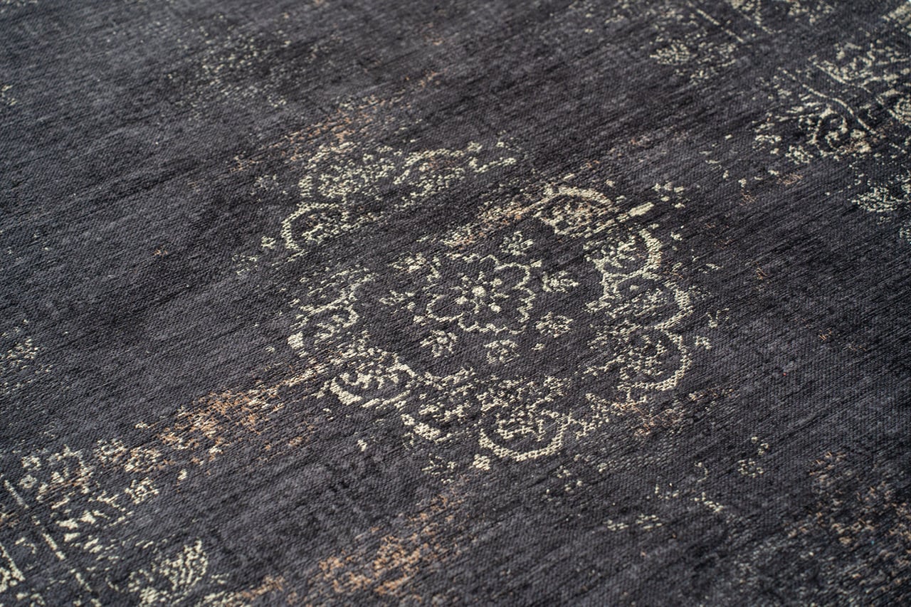 Mineral Black 8263 - Medallion Collection